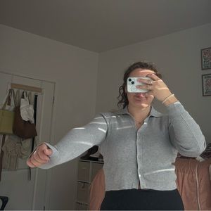 Cropped gray knit button up